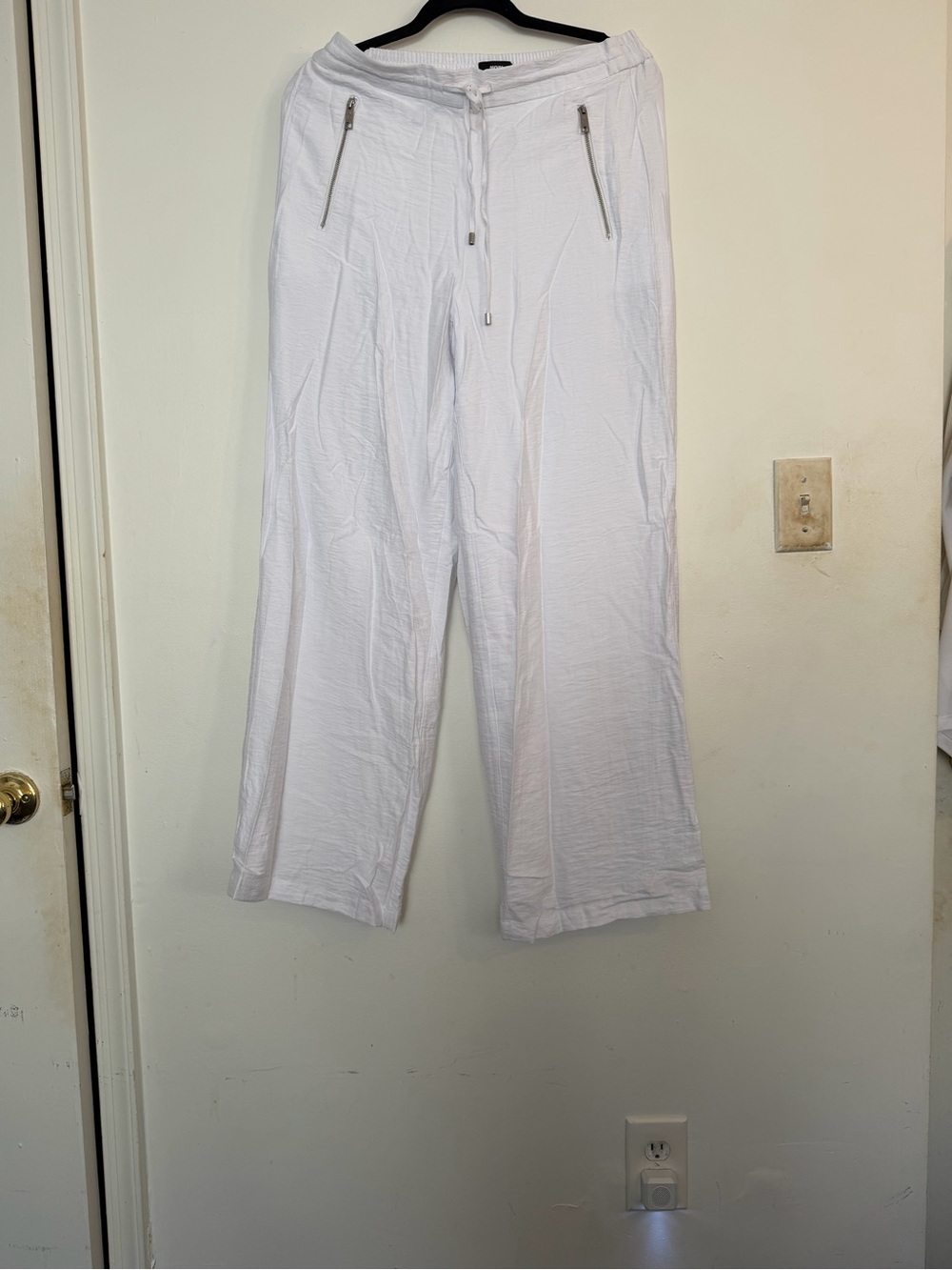 DKNY White Men's Drawstring Lounge Pants with Zip Pockets